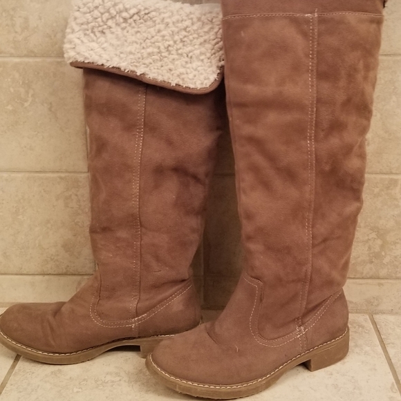 Suede boots - Picture 2 of 3